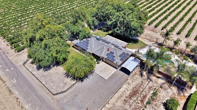 11388 S Chateau Fresno Avenue, Caruthers, CA 93609