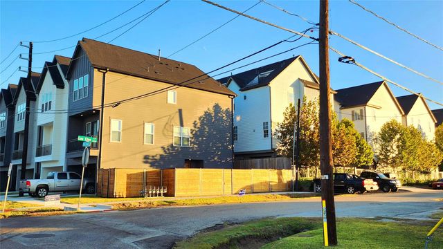 2233 Lou Ellen Lane, Houston, TX 77018