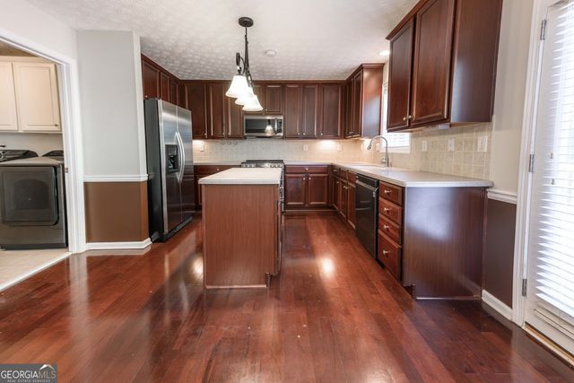 529 Plantation Creek Drive, Loganville, GA 30052