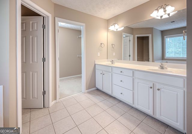 529 Plantation Creek Drive, Loganville, GA 30052