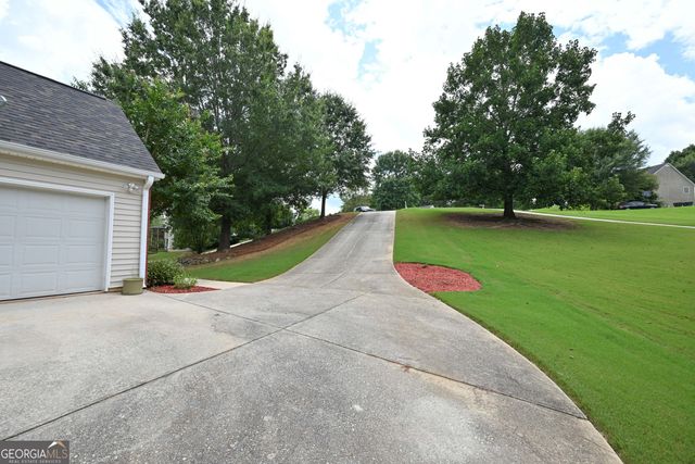 529 Plantation Creek Drive, Loganville, GA 30052