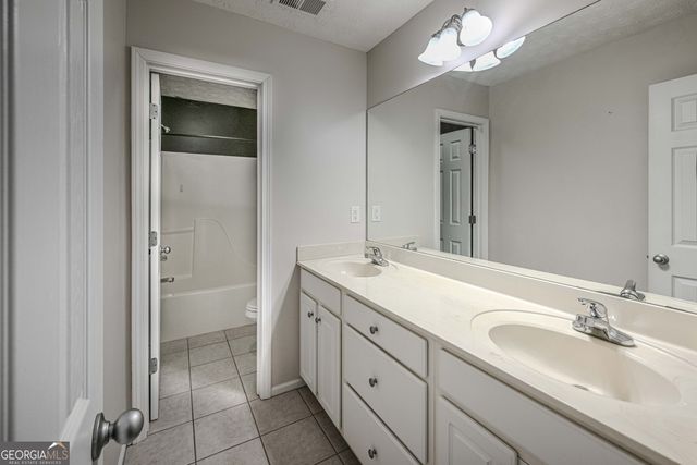 529 Plantation Creek Drive, Loganville, GA 30052