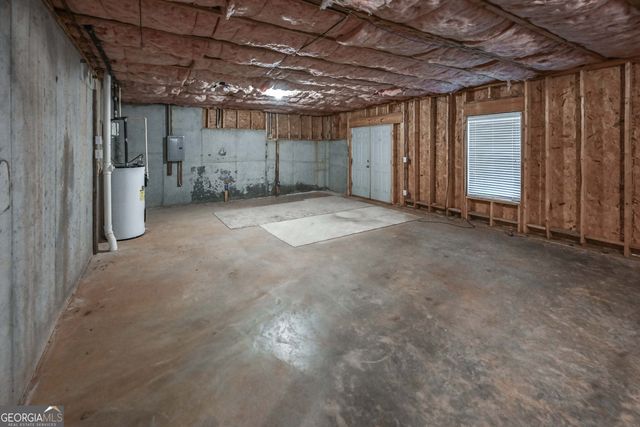 529 Plantation Creek Drive, Loganville, GA 30052