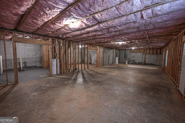 529 Plantation Creek Drive, Loganville, GA 30052