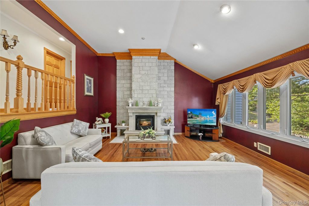 81 Avondale Road, Yonkers, NY 10710 — photo 3