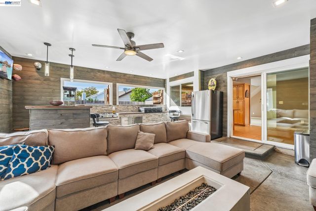 109 Crownpointe Dr, Vallejo, CA 94591