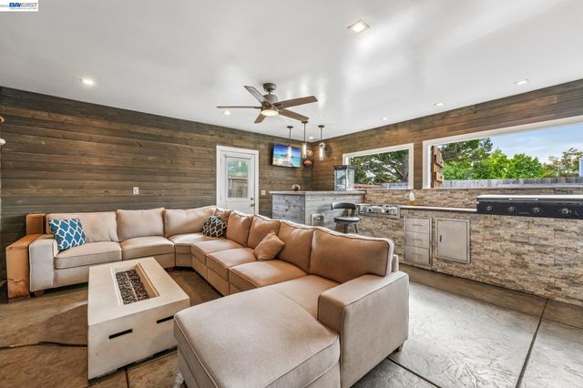 109 Crownpointe Dr, Vallejo, CA 94591