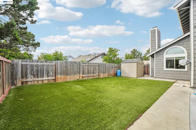 109 Crownpointe Dr, Vallejo, CA 94591