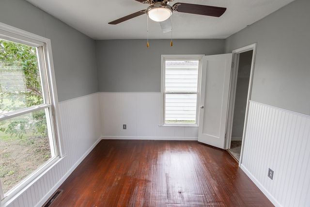 517 E Cloud St, Salina, KS 67401