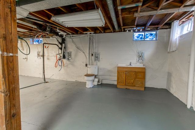 517 E Cloud St, Salina, KS 67401