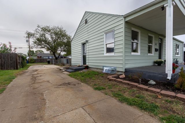 517 E Cloud St, Salina, KS 67401