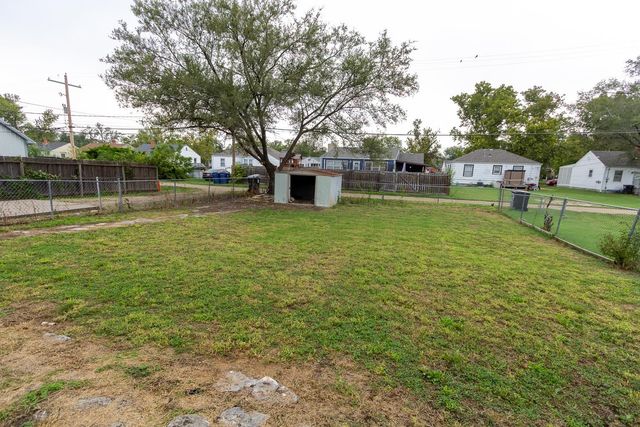 517 E Cloud St, Salina, KS 67401