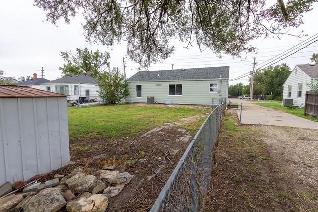 517 E Cloud St, Salina, KS 67401