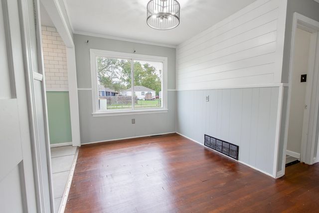 517 E Cloud St, Salina, KS 67401