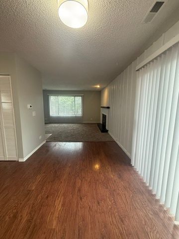 1025 MANCHESTER Court 1025, South Elgin, IL 60177
