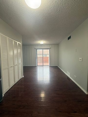 1025 MANCHESTER Court 1025, South Elgin, IL 60177