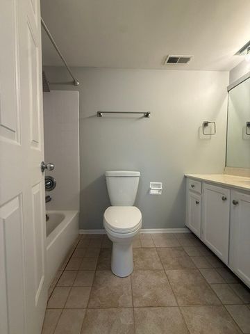 1025 MANCHESTER Court 1025, South Elgin, IL 60177