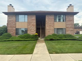 1025 MANCHESTER Court 1025, South Elgin, IL 60177