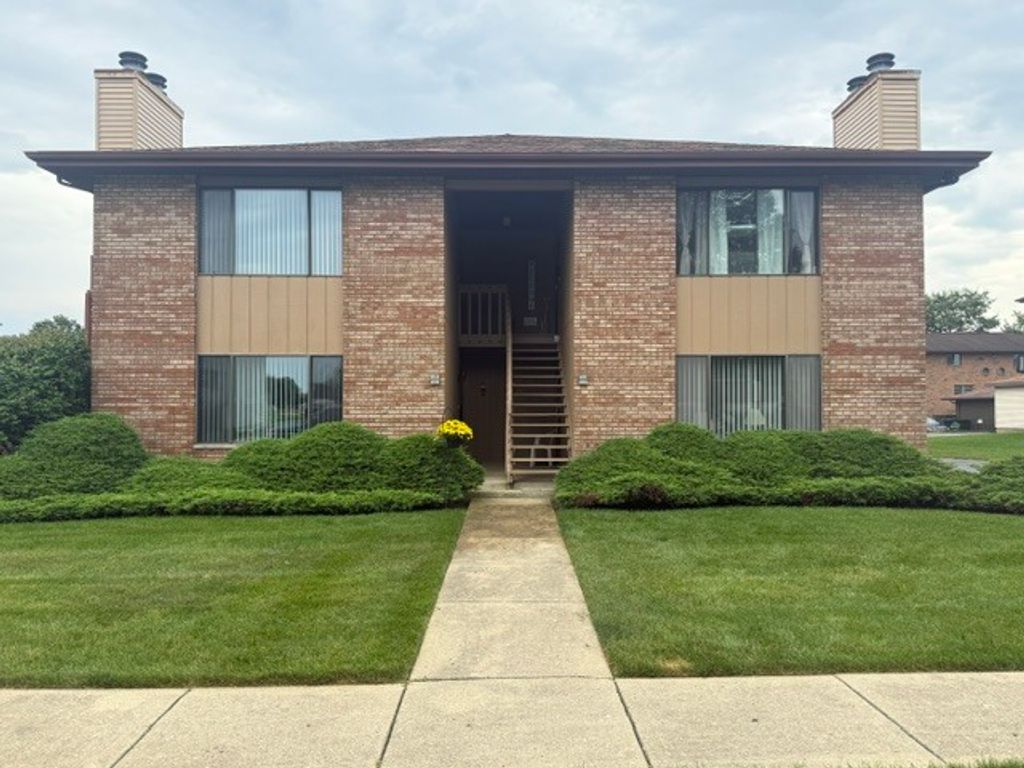 1025 MANCHESTER Court 1025, South Elgin, IL 60177