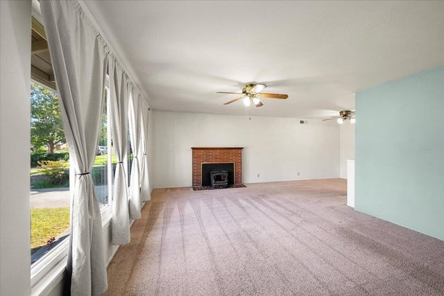 304 Marian Way, Roseville, CA 95678