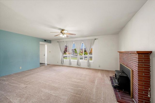 304 Marian Way, Roseville, CA 95678