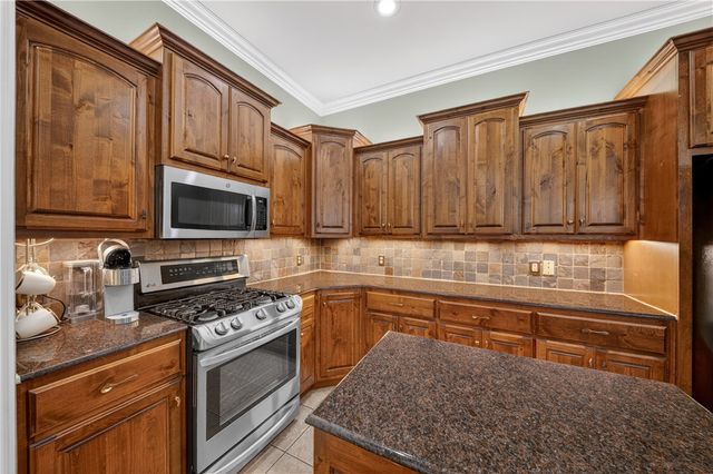 4005 SW Staverton Drive, Bentonville, AR 72713