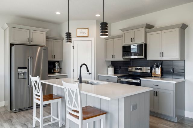 111 Landon Drive NW, Bondurant, IA 50035