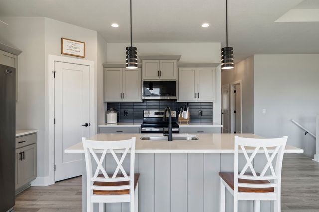 111 Landon Drive NW, Bondurant, IA 50035