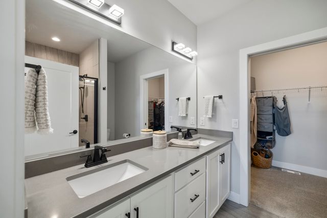 111 Landon Drive NW, Bondurant, IA 50035