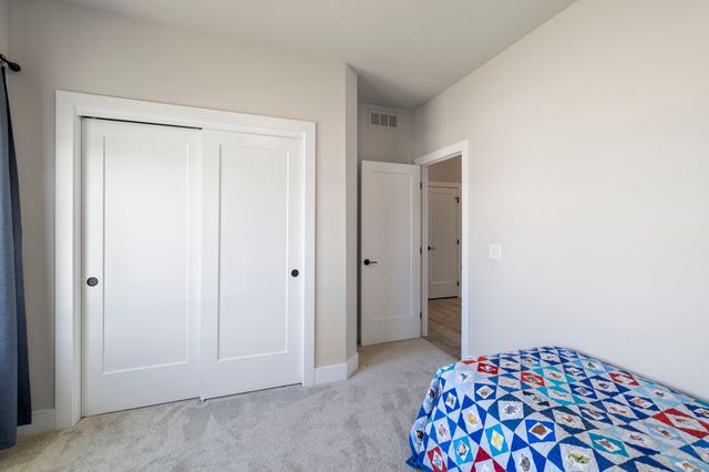 111 Landon Drive NW, Bondurant, IA 50035