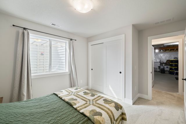 111 Landon Drive NW, Bondurant, IA 50035