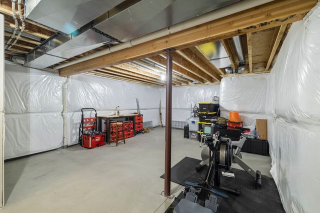 111 Landon Drive NW, Bondurant, IA 50035