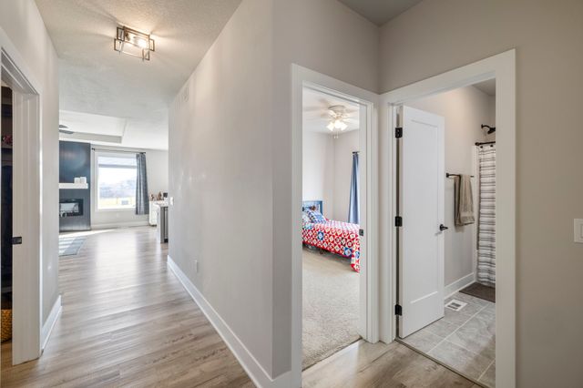 111 Landon Drive NW, Bondurant, IA 50035