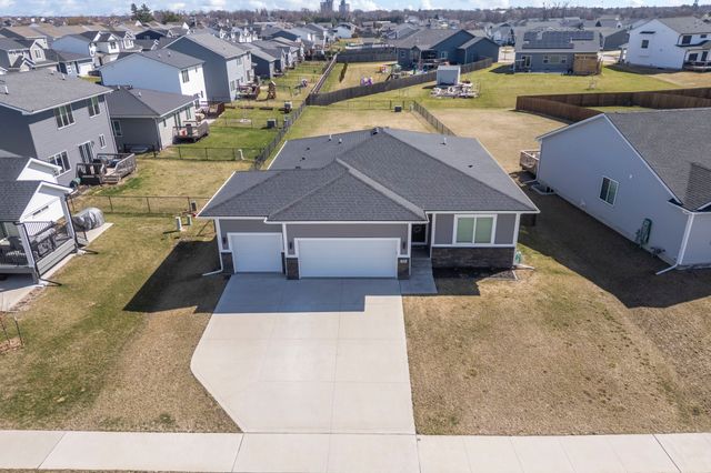 111 Landon Drive NW, Bondurant, IA 50035
