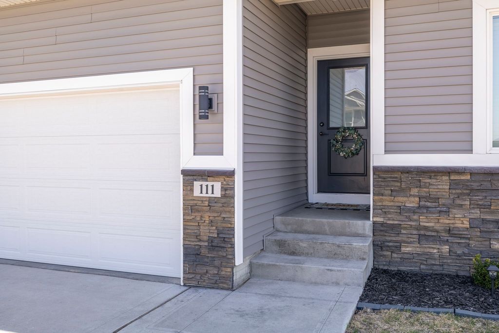 111 Landon Drive NW, Bondurant, IA 50035