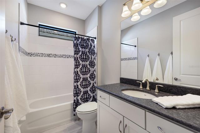 5197 BARNETT CIRCLE, Lakewood Ranch, FL 34211