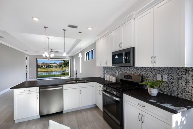 5197 BARNETT CIRCLE, Lakewood Ranch, FL 34211