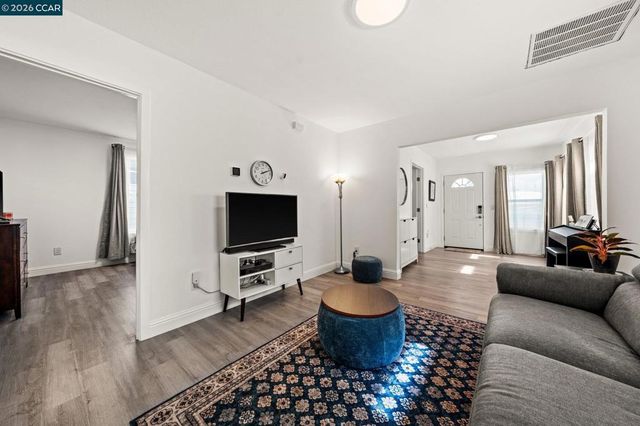 2517 Filbert St, Oakland, CA 94607