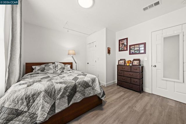 2517 Filbert St, Oakland, CA 94607