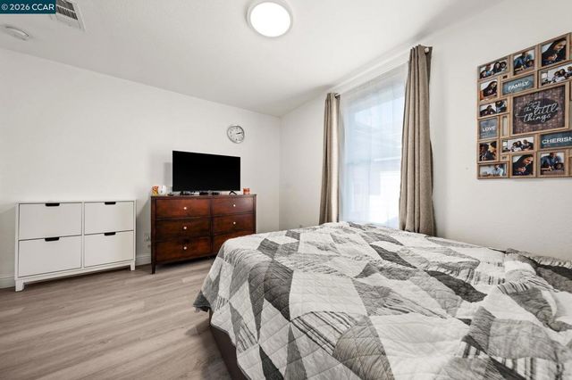 2517 Filbert St, Oakland, CA 94607