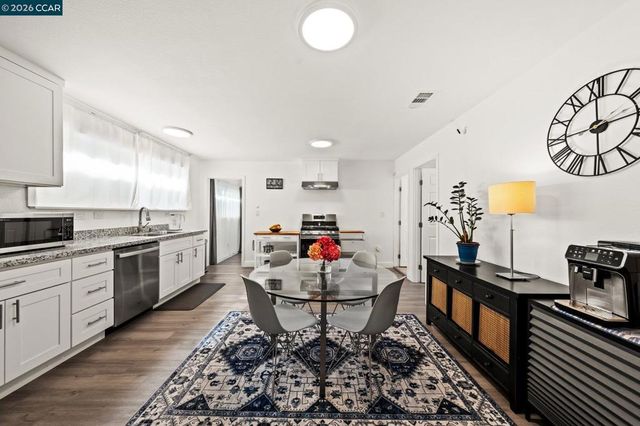 2517 Filbert St, Oakland, CA 94607