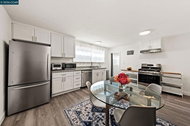 2517 Filbert St, Oakland, CA 94607