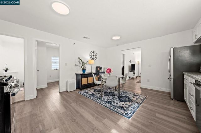 2517 Filbert St, Oakland, CA 94607