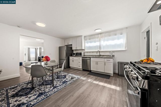 2517 Filbert St, Oakland, CA 94607