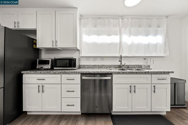 2517 Filbert St, Oakland, CA 94607