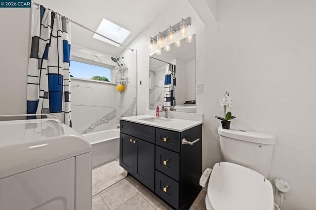 2517 Filbert St, Oakland, CA 94607