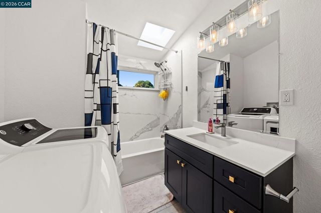 2517 Filbert St, Oakland, CA 94607