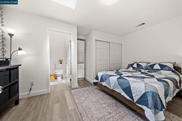 2517 Filbert St, Oakland, CA 94607