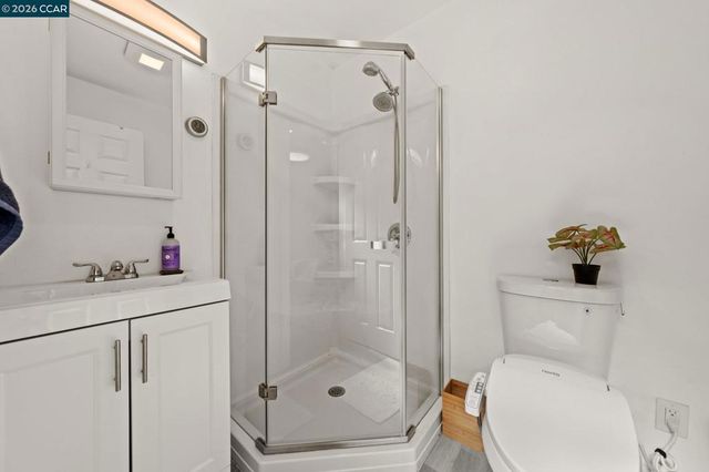 2517 Filbert St, Oakland, CA 94607