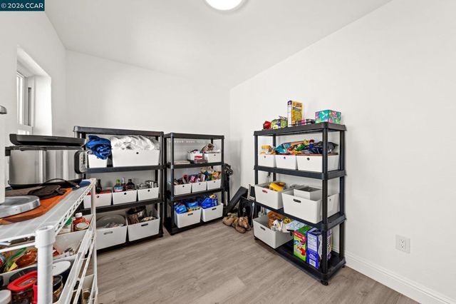 2517 Filbert St, Oakland, CA 94607